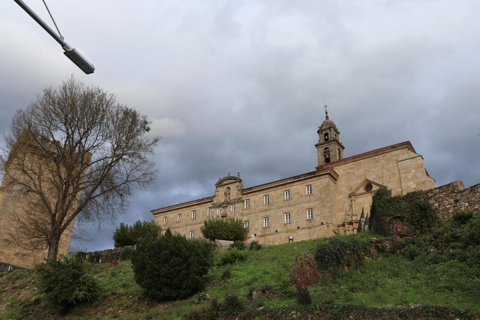 Acogedor Apartamento Ribeira Sacra Monforte De Lemos Luaran gambar